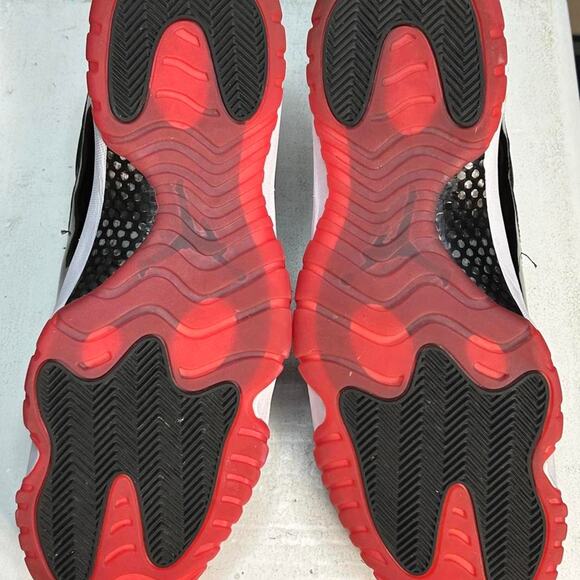 Jordan 11 low bred black main image 8